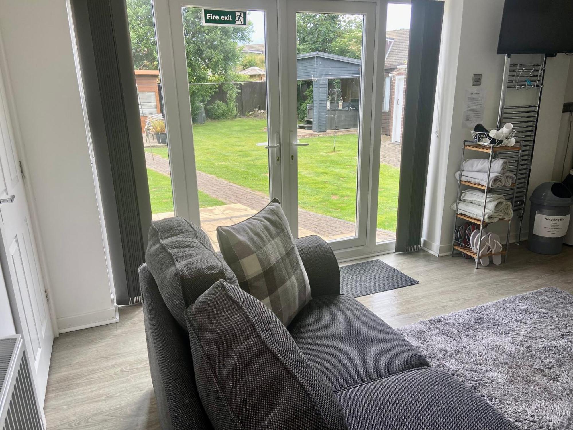 Bero With A Hot Tub & A Large Garden! Holiday home *