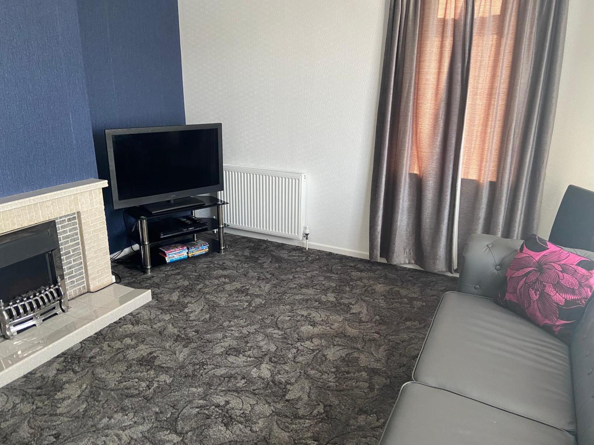 Bero With A Hot Tub & A Large Garden! Holiday home *