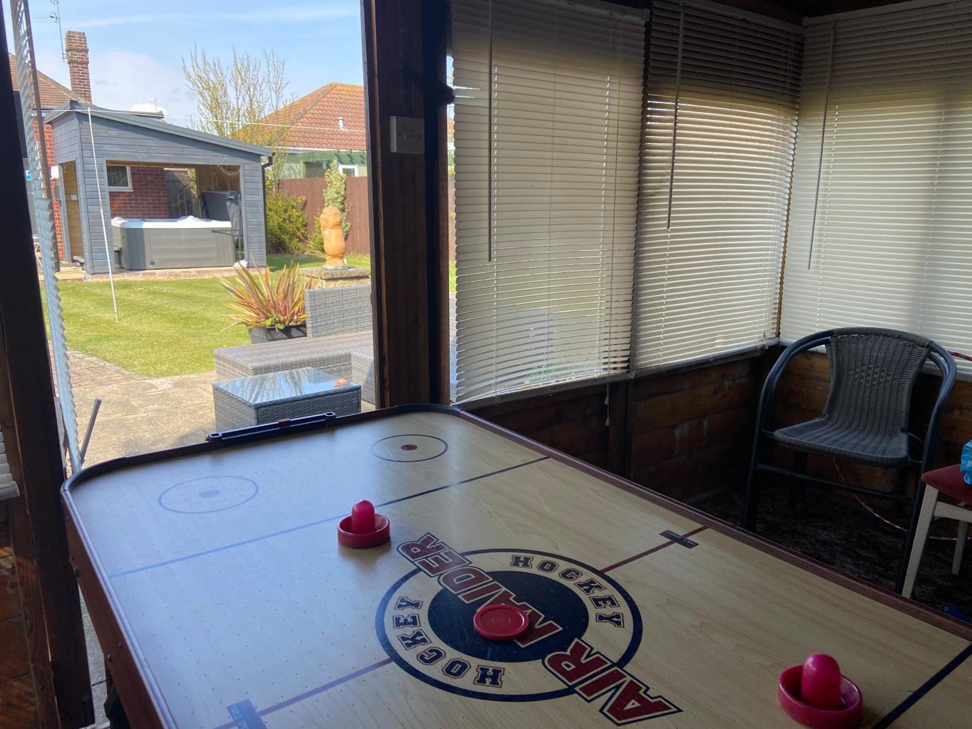 Bero With A Hot Tub & A Large Garden! Holiday home *